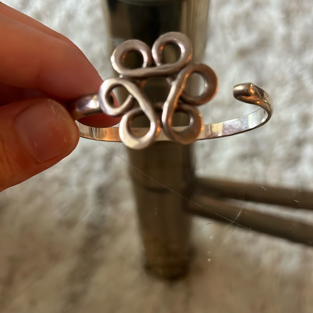 Cruzan gold flower bracelet